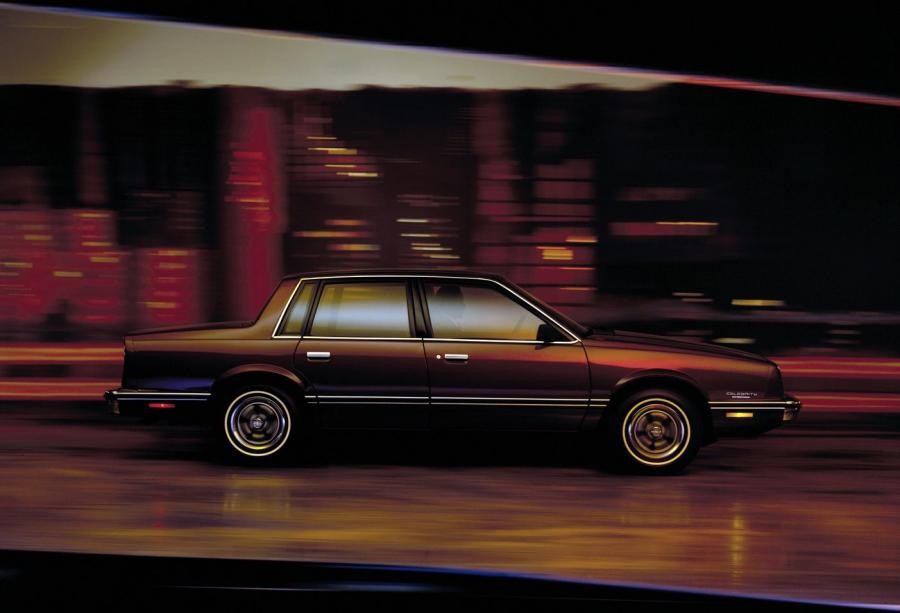  Chevrolet Celebrity Sedan (W19) 1982 года  (фото 1 из 13)
